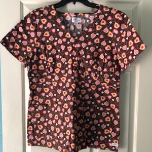 Live Sweet Urbane Scrub Top Hearts L